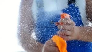 tips membersihkan kaca dari toko kaca